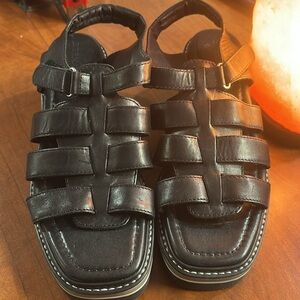 Bernardo Women's Sasha Chunky Heel Strappy Sandal Black Antique Calf Size 9M